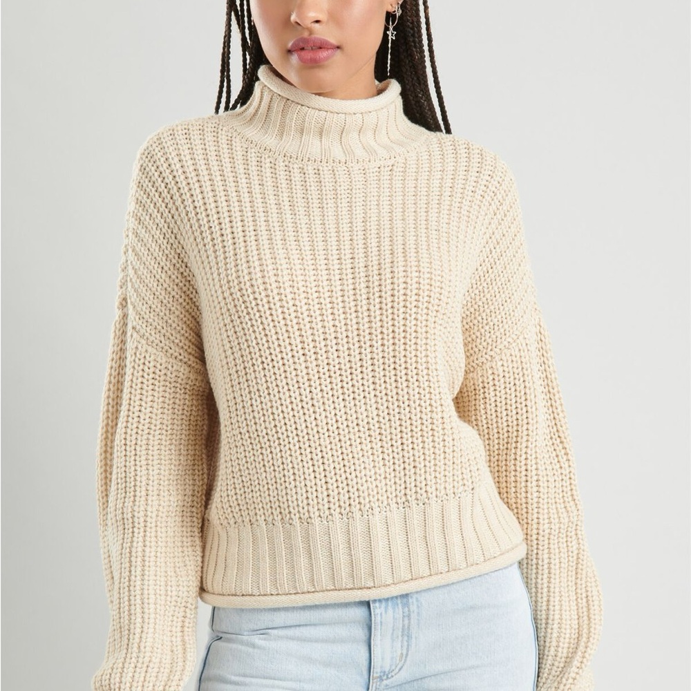 Cutest knit sweater brand new condition perfect for fall and winter